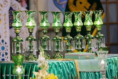 مراسم تعویض پرچم گنبد حرم مطهر رضوی