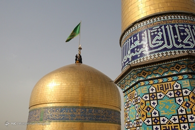 مراسم تعویض پرچم گنبد حرم مطهر رضوی