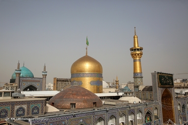 مراسم تعویض پرچم گنبد حرم مطهر رضوی