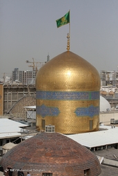 مراسم تعویض پرچم گنبد حرم مطهر رضوی