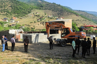 تخریب ساختمان های غیرمجاز - روستای زیارت