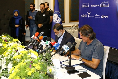 مراسم معارفه و نشست خبری ریکاردو ساپینتو سرمربی جدید استقلال