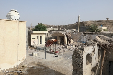 بازدید فرمانده نیروی دریایی ارتش از مناطق زلزله زده هرمزگان