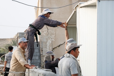 بازدید سردار علیرضا تنگسیری فرمانده نیروی دریایی سپاه  از روستای سایه خوش و روند کمک رسانی و نصب کانکس های ویژه اسکان زلزله زدگان - هرمزگان