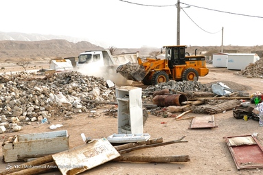ادامه عملیات امداد رسانی و آواربرداری در روستای سایه خوش - هرمزگان