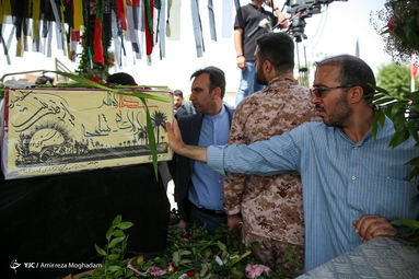 مراسم تشییع و خاکسپاری پیکر‌های دو شهید گمنام دفاع مقدس - مجموعه ورزشی انقلاب تهران