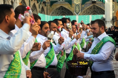آغاز جشن های غدیر با احتزاز پرچم غدیر بر فراز ایوان طلا  حرم حضرت امام  علی (ع) - نجف اشرف