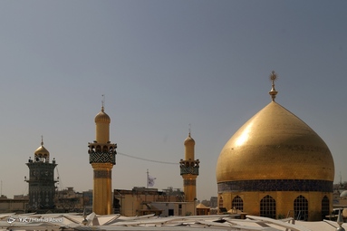آغاز جشن های غدیر با احتزاز پرچم غدیر بر فراز ایوان طلا  حرم حضرت امام  علی (ع) - نجف اشرف