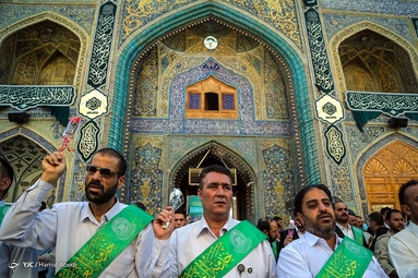 آغاز جشن های غدیر با احتزاز پرچم غدیر بر فراز ایوان طلا  حرم حضرت امام  علی (ع) - نجف اشرف