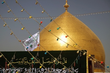 آغاز جشن های غدیر با احتزاز پرچم غدیر بر فراز ایوان طلا  حرم حضرت امام  علی (ع) - نجف اشرف