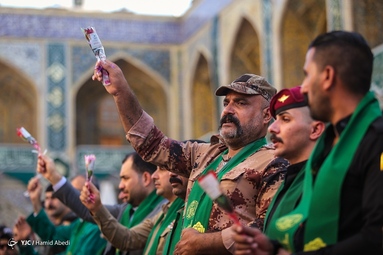 آغاز جشن های غدیر با احتزاز پرچم غدیر بر فراز ایوان طلا  حرم حضرت امام  علی (ع) - نجف اشرف