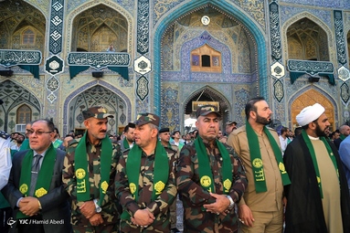 آغاز جشن های غدیر با احتزاز پرچم غدیر بر فراز ایوان طلا  حرم حضرت امام  علی (ع) - نجف اشرف