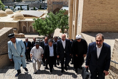 محمدباقر قالیباف رئیس مجلس شورای اسلامی، از مراکز فرهنگی و تاریخی شهرهای سمرقند و بخارا بازدید کرد