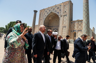 محمدباقر قالیباف رئیس مجلس شورای اسلامی، از مراکز فرهنگی و تاریخی شهرهای سمرقند و بخارا بازدید کرد