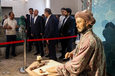 محمدباقر قالیباف رئیس مجلس شورای اسلامی، از مراکز فرهنگی و تاریخی شهرهای سمرقند و بخارا بازدید کرد