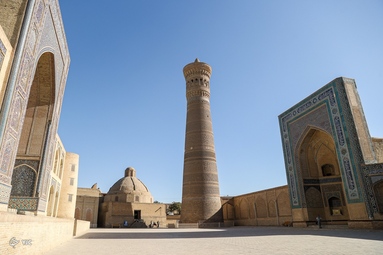 محمدباقر قالیباف رئیس مجلس شورای اسلامی، از مراکز فرهنگی و تاریخی شهرهای سمرقند و بخارا بازدید کرد