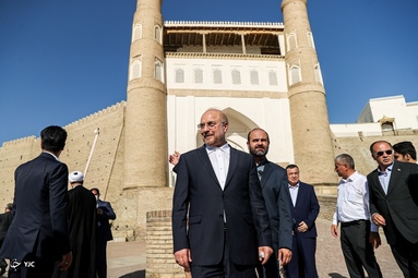 محمدباقر قالیباف رئیس مجلس شورای اسلامی، از مراکز فرهنگی و تاریخی شهرهای سمرقند و بخارا بازدید کرد