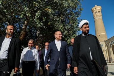 محمدباقر قالیباف رئیس مجلس شورای اسلامی، از مراکز فرهنگی و تاریخی شهرهای سمرقند و بخارا بازدید کرد