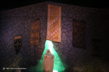 نمایش روشنای شب تار
