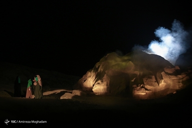 نمایش روشنای شب تار