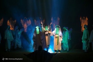 نمایش روشنای شب تار