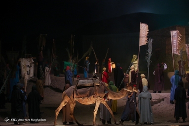 نمایش روشنای شب تار