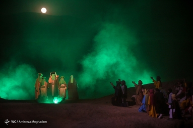 نمایش روشنای شب تار