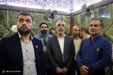 گل آرایی ضریح مطهر امام علی (ع) به مناسبت عید غدیر