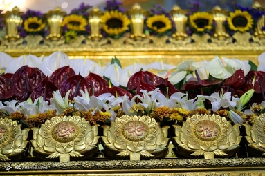 گل آرایی ضریح مطهر امام علی (ع) به مناسبت عید غدیر