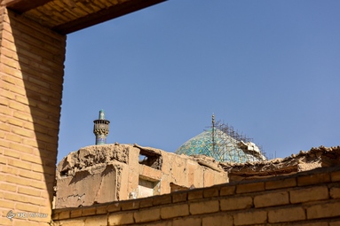 بازسازی غیر اصولی و اعوجاج در گنبد مسجد امام (ره) - اصفهان