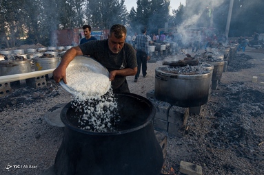 پخت و توزیع ۱۵۰دیگ غذای نذری به مناسبت عید غدیر خم - مبارکه اصفهان