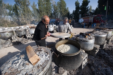 پخت و توزیع ۱۵۰دیگ غذای نذری به مناسبت عید غدیر خم - مبارکه اصفهان