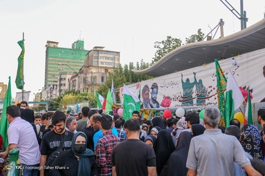 «مهمونی ۱۰ کیلومتری» عید غدیر - خیابان ولیعصر تهران