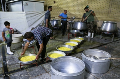 طبخ و توزیع ۴۰ هزار پرس غذا در طرح احسان غدیر - شیراز