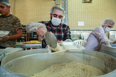 طبخ و توزیع ۴۰ هزار پرس غذا در طرح احسان غدیر - شیراز