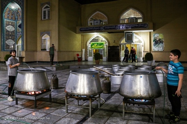 طبخ و توزیع ۴۰ هزار پرس غذا در طرح احسان غدیر - شیراز