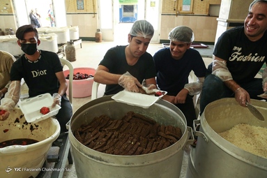 طبخ و توزیع ۴۰ هزار پرس غذا در طرح احسان غدیر - شیراز