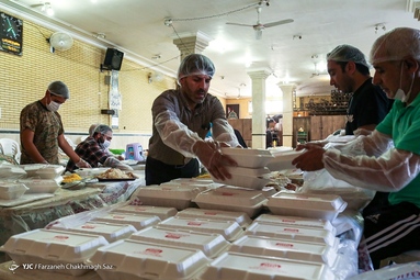 طبخ و توزیع ۴۰ هزار پرس غذا در طرح احسان غدیر - شیراز