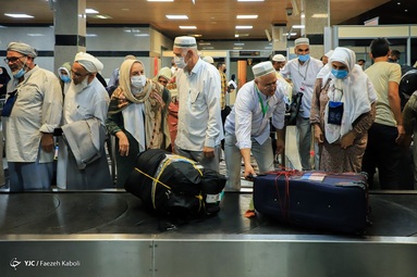 ورود نخستین گروه از حجاج بیت الله الحرام ترکمن استان گلستان - فرودگاه بین المللی شهدای گرگان