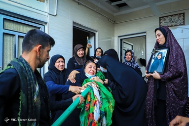 آیین «علم گردان» یا «عَلَم گَردِش» با بیش از یک قرن سابقه طبق سنتی دیرینه در روستای کفشگیری گرگان برگزار شد
