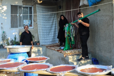 آیین «علم گردان» یا «عَلَم گَردِش» با بیش از یک قرن سابقه طبق سنتی دیرینه در روستای کفشگیری گرگان برگزار شد