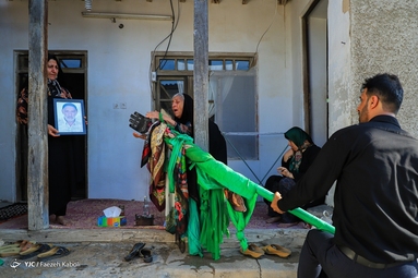 آیین «علم گردان» یا «عَلَم گَردِش» با بیش از یک قرن سابقه طبق سنتی دیرینه در روستای کفشگیری گرگان برگزار شد