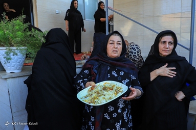آیین «علم گردان» یا «عَلَم گَردِش» با بیش از یک قرن سابقه طبق سنتی دیرینه در روستای کفشگیری گرگان برگزار شد