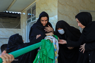 آیین «علم گردان» یا «عَلَم گَردِش» با بیش از یک قرن سابقه طبق سنتی دیرینه در روستای کفشگیری گرگان برگزار شد