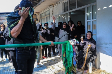 آیین «علم گردان» یا «عَلَم گَردِش» با بیش از یک قرن سابقه طبق سنتی دیرینه در روستای کفشگیری گرگان برگزار شد
