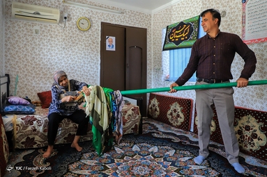 آیین «علم گردان» یا «عَلَم گَردِش» با بیش از یک قرن سابقه طبق سنتی دیرینه در روستای کفشگیری گرگان برگزار شد