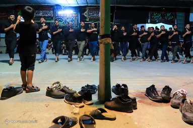 آیین «علم گردان» یا «عَلَم گَردِش» با بیش از یک قرن سابقه طبق سنتی دیرینه در روستای کفشگیری گرگان برگزار شد