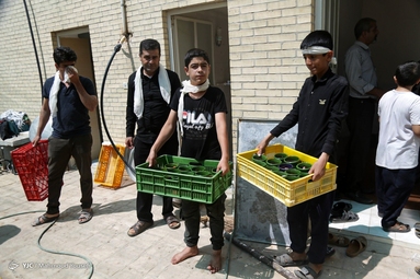 در هیئت «علقمه شهیدیه» شهرستان میبد روزانه ۱۵۰۰ دیزی پخته شده و بین عزاداران توزیع می‌شود