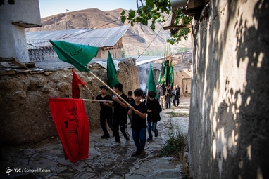 مراسم عزاداری ظهر عاشورای حسینی (ع) در روستای اروانه - سمنان