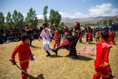 مراسم تعزیه خوانی ظهر روز عاشورا - روستای وکیل آباد اردبیل